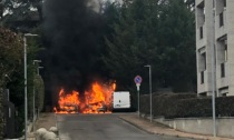 Pompieri a Correzzana per due auto a fuoco