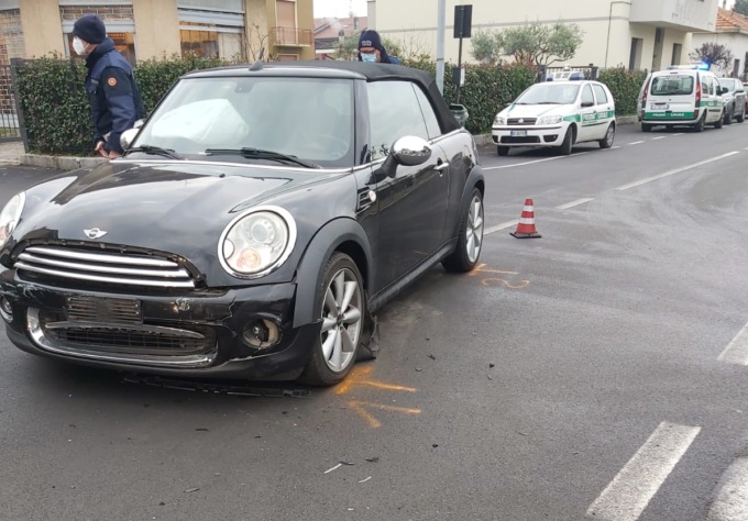 Scontro tra due auto a Cesano: soccorse tre persone