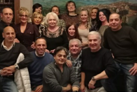 La sezione C del 1966 si ritrova con la maestra e omaggia commossa l’amico Vittorio Zorloni