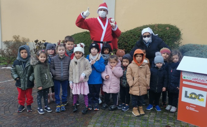 Babbo Natale a sorpresa nelle scuole di Monza