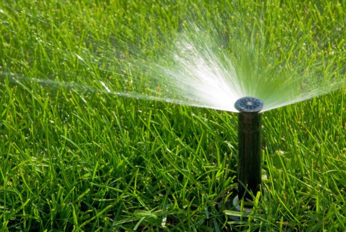 Siccità, scatta l’ordinanza ad Arcore: “Acqua solo per mangiare e lavarsi”