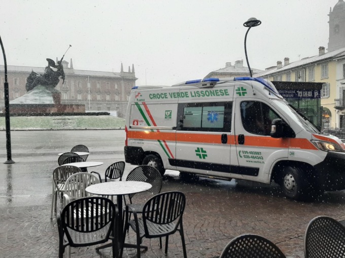 Malore in piazza: anziana in ospedale