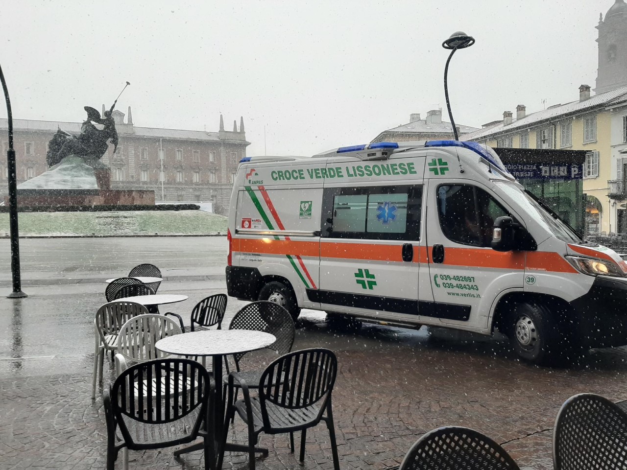 Malore In Piazza Anziana In Ospedale Prima Monza