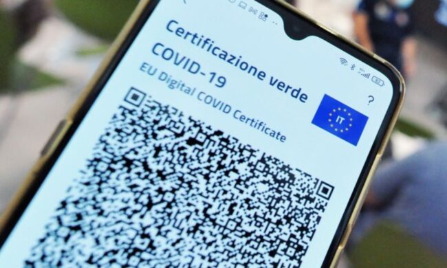 Controlli della Polizia Locale sui Green pass (anche rafforzati): scattano le multe
