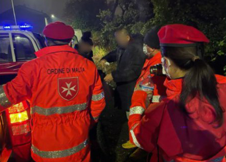 Senza lavoro per il Covid, vive in una baracca aiutato dall’Unità di strada