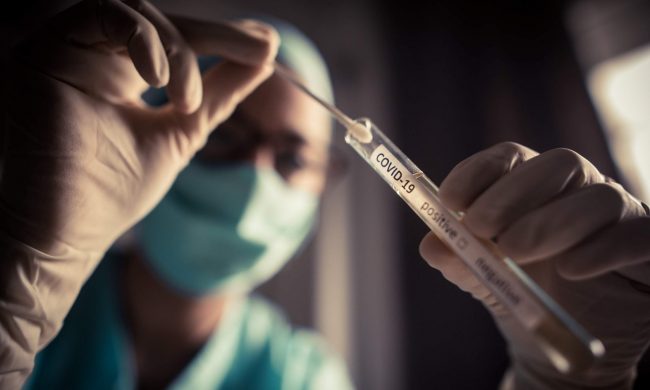 Stabilite le priorità per i tamponi e intanto aprono nuovi centri per gli screening nel milanese