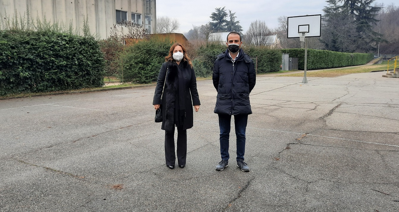 campo esterno scuola Luini Usmate Velate  sindaco Lisa Mandelli e assessore Marcello Ripamonti