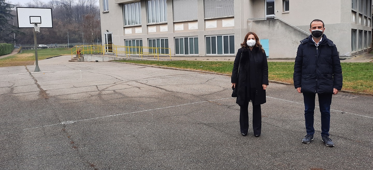 campo esterno scuola Luini Usmate Velate  sindaco Lisa Mandelli e assessore Marcello Ripamonti