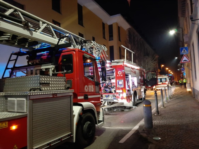 I Carabinieri salvano due suore da un incendio