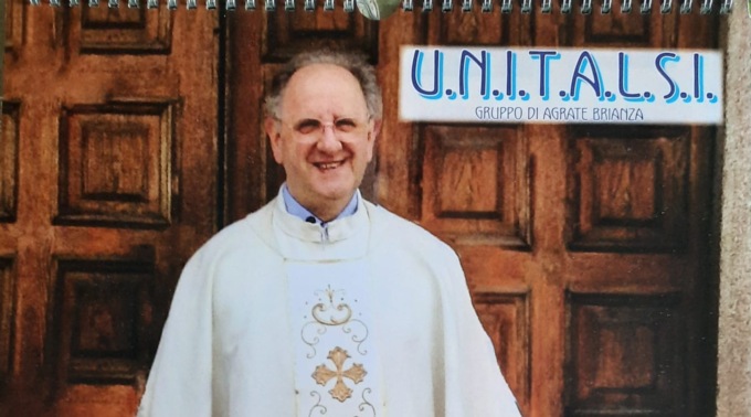 Un calendario per ricordare l’amato parroco vinto dal Covid