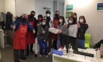 PizzAut oggi è chiuso... i ragazzi all'Hub vaccinale di Monza per sfornare le pizze per medici e infermieri