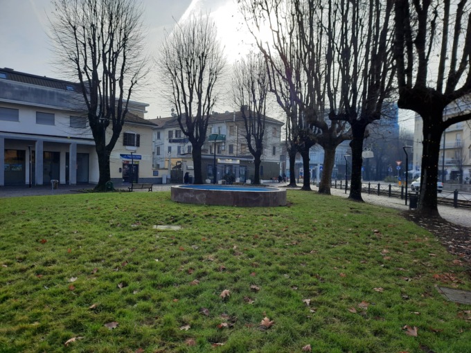 Nuova fontana e area giochi in piazza V Giornate