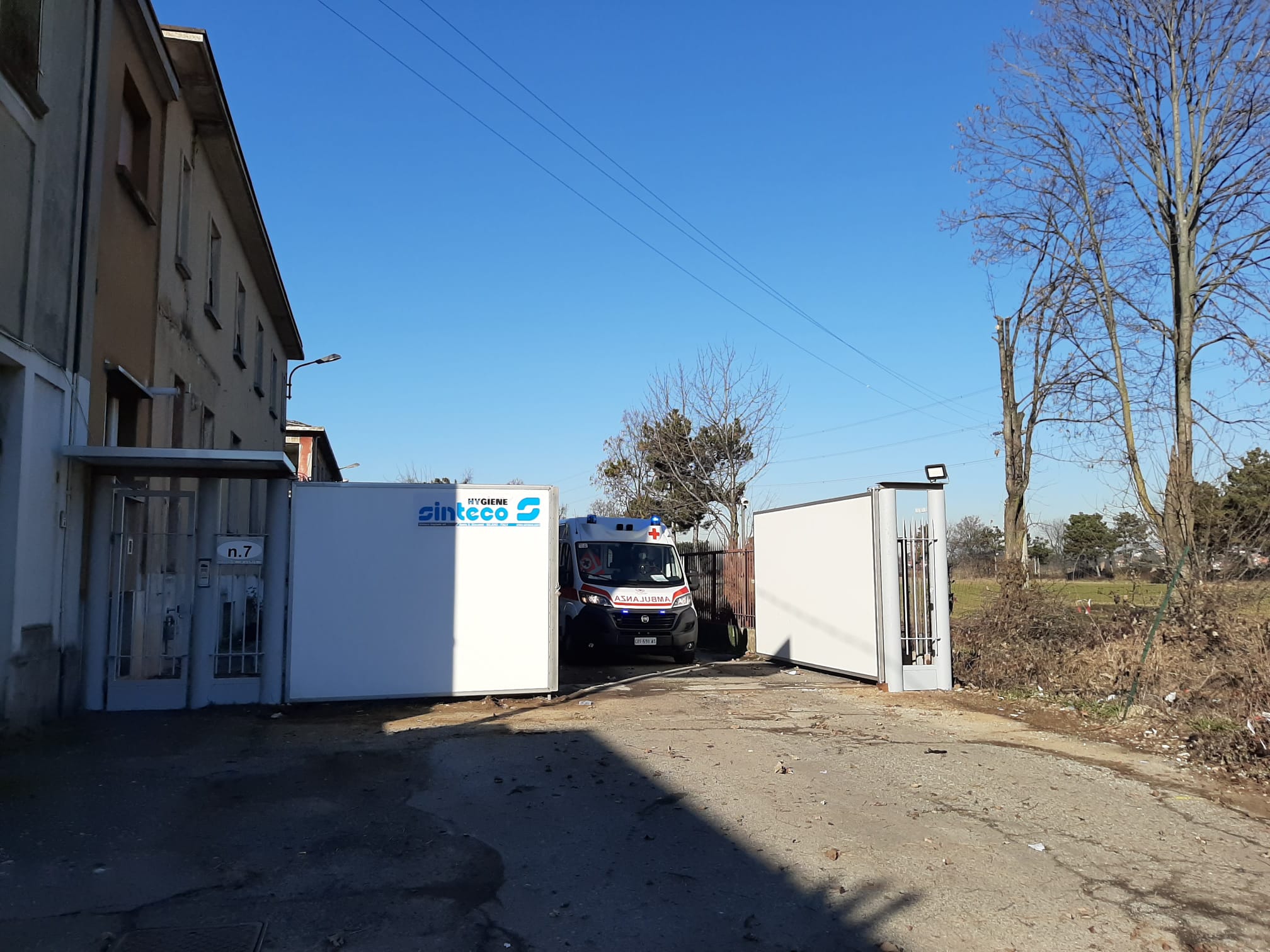 Monza incidente uomo contro albero elisoccorso
