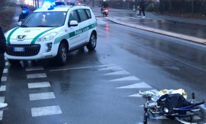 Ciclista investito in centro a Trezzo. Intervento in codice rosso