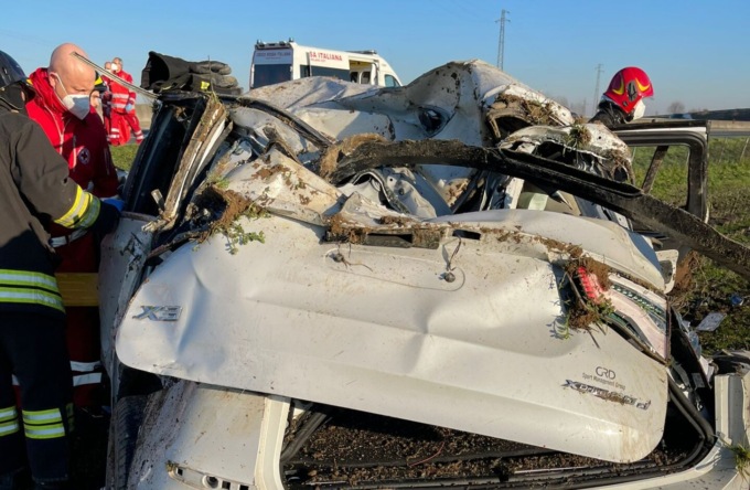 Grave incidente in autostrada, famiglia miracolata