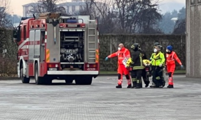 Sta meglio l’operaio trezzese travolto da un bancale in una ditta a Ornago