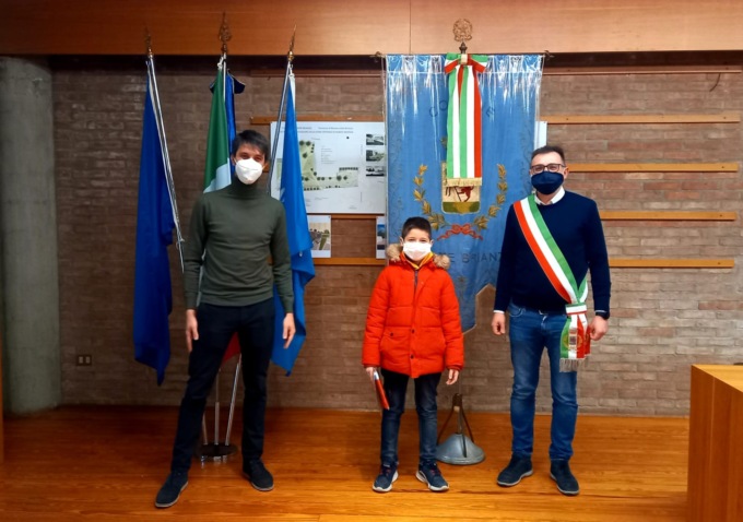 Ricevuto dal sindaco il bimbo simbolo del vaccino anti Covid
