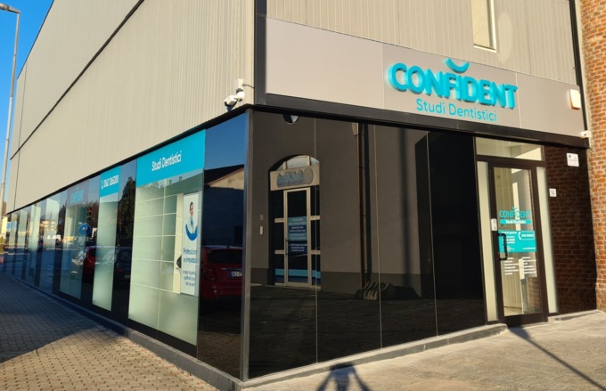 Confident, denti fissi in sole 12 ore e tecniche implanto-protesiche di ultima generazione