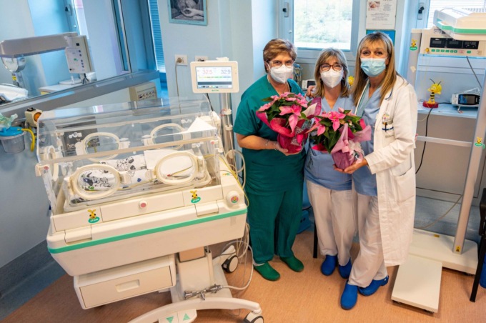 Stella di Natale in rosa, duemila euro alla Pediatria di Desio