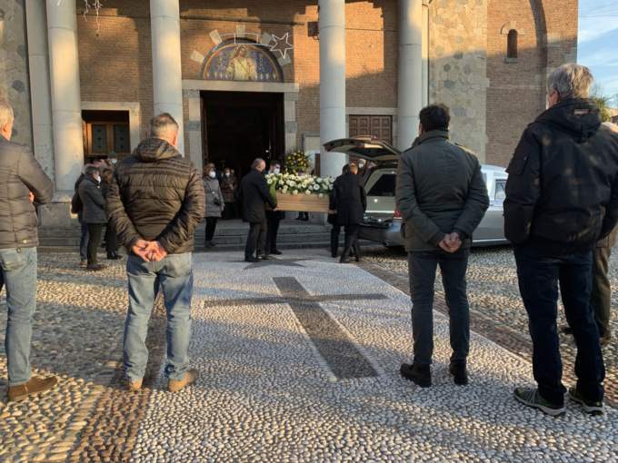 Agrate si ferma per l’ultimo saluto a Dario Porta