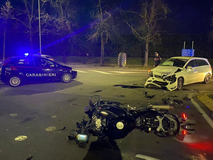 Gravissimo incidente a Nova Milanese, atterra anche l’elisoccorso