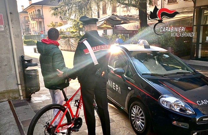 I Carabinieri gli ritrovano la bici rubata, il ragazzo li ringrazia con una lettera che li commuove