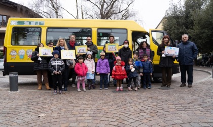 Nuovo scuolabus per i bambini delle scuole dell'infanzia