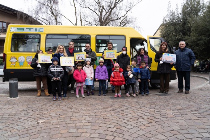 Nuovo scuolabus per i bambini delle scuole dell’infanzia