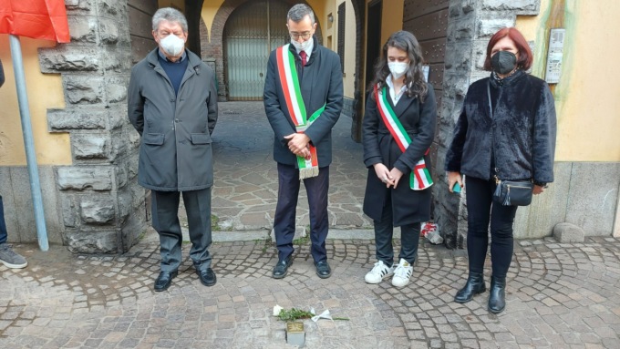 Barlassina, posata la pietra d’inciampo dedicata ad Achille Tagliabue