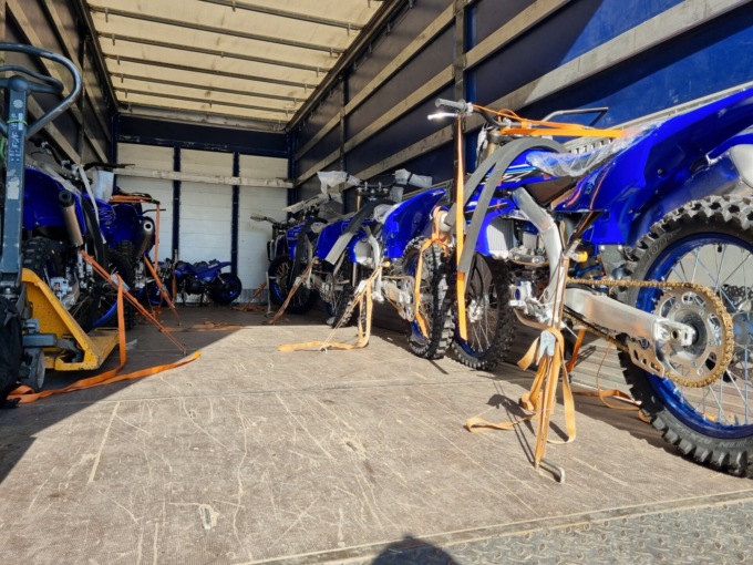 Maxi furto alla sede della “Yamaha” di Lesmo: moto ritrovate su un furgone rubato