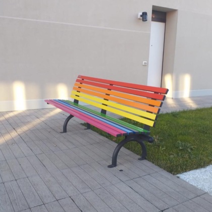 Una panchina per i diritti di donne e della comunità lgbt