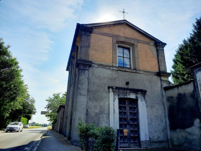 Una raccolta fondi per riaprire la chiesetta di Villa Agnesi