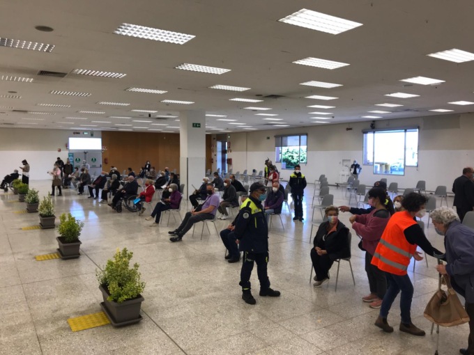 Vax day per personale scolastico e forze dell’ordine