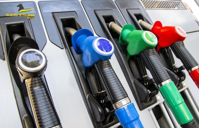 La Guardia di Finanza intensifica i controlli sui prezzi dei carburanti