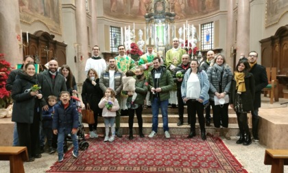Grande festa in parrocchia a Lesmo: il cardinal Bagnasco benedice le "nuove" famiglie