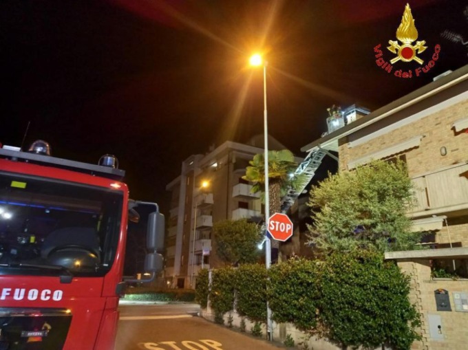 Incendio canna fumaria, Vigili del Fuoco a Cesano Maderno