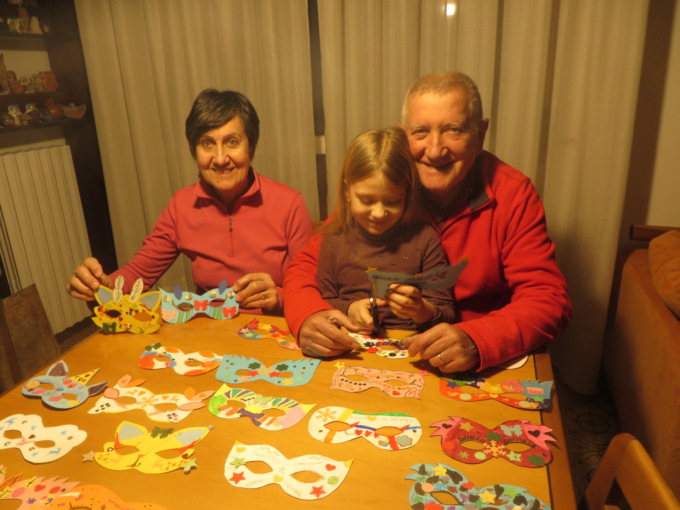 Carnevale speciale nelle case di riposo, grazie alle mascherine create per i nonni