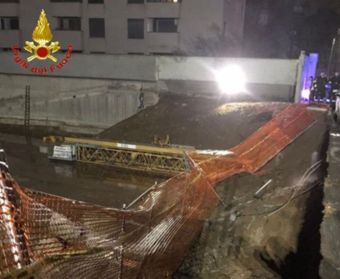 Cede il terreno di un cantiere, paura a Monza