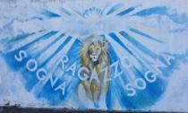 Un grande murales sulle pareti della scuola per ricordare la forza del giovane Manuel