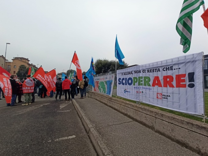 Operai in sciopero: “Azienda sorda alle nostre richieste. Non ci fermiamo”