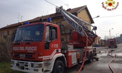 Principio di incendio a Monza, intervento dei pompieri