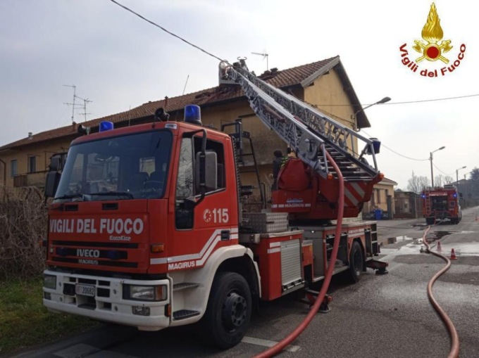 Principio di incendio a Monza, intervento dei pompieri
