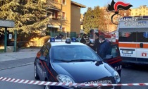 In preda al panico si barrica sul balcone: la salvano i Carabinieri