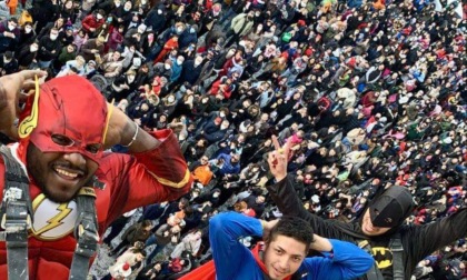 Il Carnevale torna a riempire le piazze, folla in centro a Monza - VIDEO E FOTO