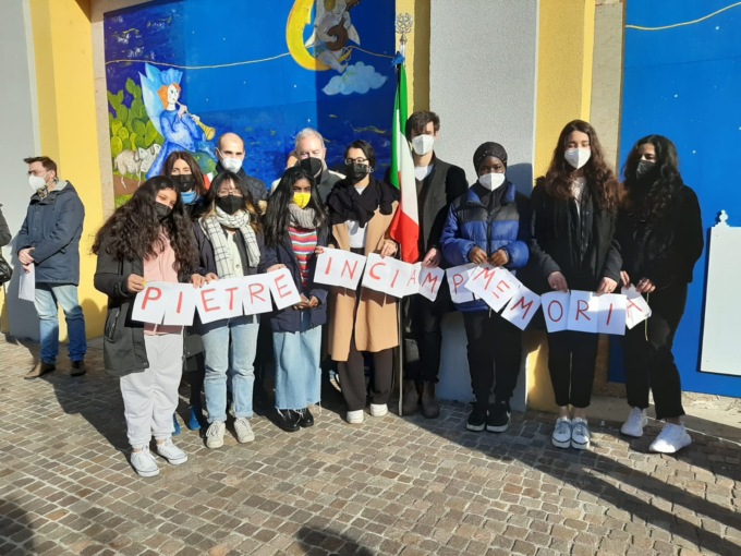 A Meda due nuove pietre d’inciampo per i deportati: “Bentornati a casa”