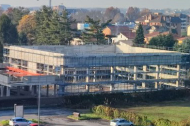 Cantiere della scuola fermo da mesi, il Comune dà mandato a un avvocato