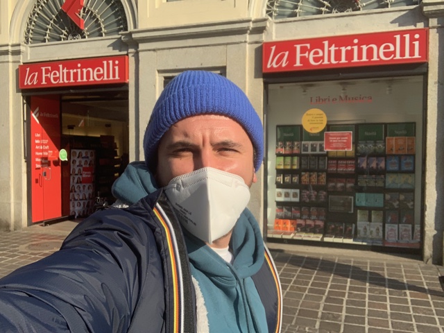 Feltrinelli, sabato il flash mob di fronte alla libreria