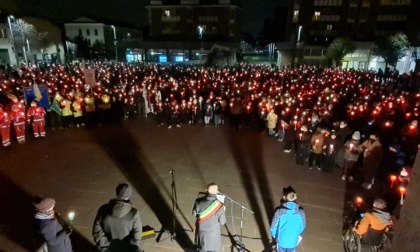 Oltre mille persone in marcia per chiedere la pace in Ucraina