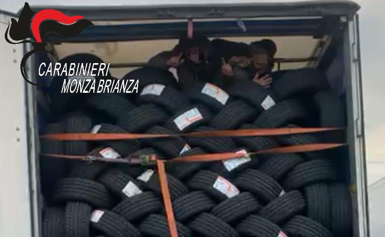 Villasanta Arcore afghani extracomunitari in un Tir