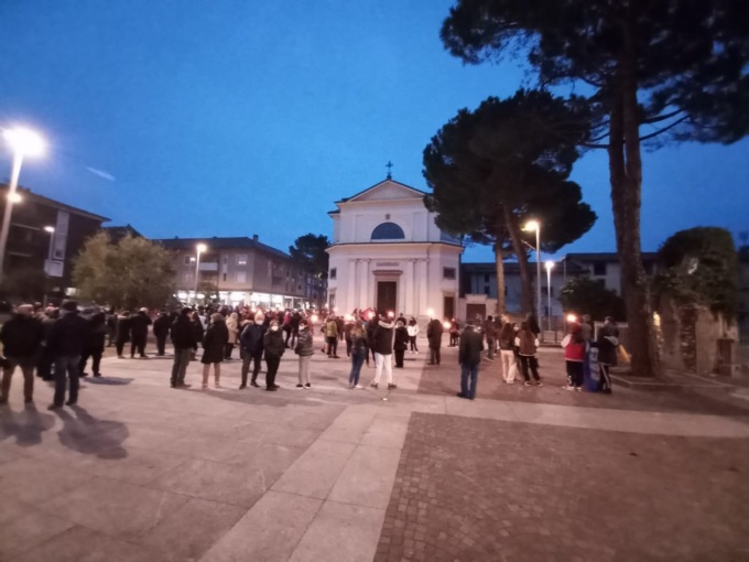 Carnate scende in piazza per dire no alla guerra in Ucraina